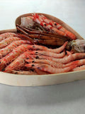 Cestas de marisco fresco con gambas, langostinos tigre, cigalas y patas de cangrejo - Olémarisco